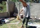 VILLA ÁNGELA: BOMBEROS LIBERAN A UNA SERPIENTE A SU HÁBITAT NATURAL