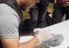 TENÍAN UNA BOLSA CON COGOLLOS DE MARIHUANA EN SU PODER, FUERON DEMORADOS 