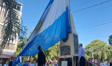 IZAMIENTO DE BANDERAS Y OFRENDA FLORAL EN EL ANIVERSARIO 146 DE RESISTENCIA