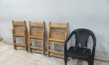 VILLA ÁNGELA: ESTABA COMERCIALIZANDO SILLA DE DUDOSA PROCEDENCIA 