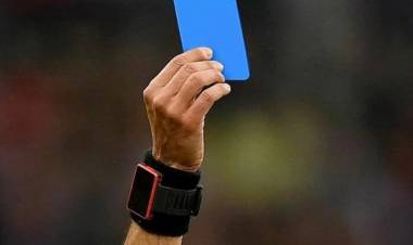 TARJETA AZUL: QUÉ ES Y POR QUÉ FIFA NEGÓ QUE SE PRUEBE EN EL FÚTBOL DE ÉLITE