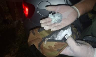 VILLA ÁNGELA: EL ESCUADRÓN 1 DEPENDIENTE DE LA CIUDAD DE "ROQUE SÁENZ PEÑA" DETUVO A DOS CIUDADANOS CON COCAÍNA Y MARIHUANA 