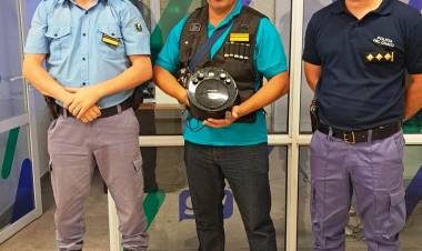 UNA MOTOCICLETA Y UN EQUIPO DE AUDIO VOLVIERON A SUS DUEÑOS GRACIAS A LOS AGENTES