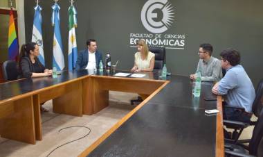 SE FIRMÓ UN ACUERDO DE COOPERACIÓN, ENTRE LA SECRETARÍA DE ASUNTOS ESTRATÉGICOS Y LA FACULTAD DE CIENCIAS ECONÓMICAS DE LA UNNE 