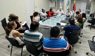 GOBIERNO Y EMPRESARIOS DEL TRANSPORTE ACORDARON SOSTENER EL SERVICIO Y TRABAJAR DE CARA A LAS AUDIENCIAS 