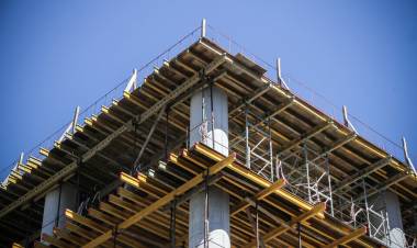 LA CONSTRUCCIÓN NO CONSIGUE LEVANTAR