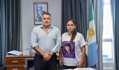 EL MINISTRO DE GOBIERNO RECIBIÓ A LA MAMÁ DE MARÍA LUZ HERRERA