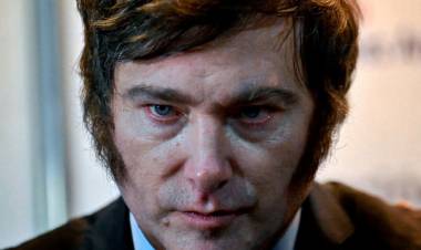 AUMENTO DE SUELDO PARA LA CASTA: MILEI NO SABER LEER, ALGUIEN LE FALSIFICÓ LA FIRMA O MIENTE DESCARADAMENTE