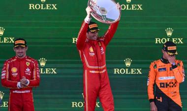 FÓRMULA 1: FERRARI APROVECHÓ EL ABANDONO DE VERSTAPPEN Y SE LLEVÓ EL 1-2 EN AUSTRALIA