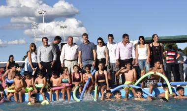 ZDERO EN LAGUNA LIMPIA: INAUGURÓ OBRAS EN EL POLIDEPORTIVO MUNICIPAL Y LA ESCULTURA DE LA MUJER 