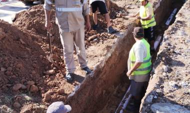 LA LEONESA: SAMEEP EJECUTA TRABAJOS DE SANEAMIENTO Y REPOSICIÓN DE CAÑERÍAS CLOACALES 