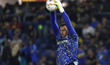 SERGIO ROMERO: "LA OFERTA DE BOCA ESTÁ ARRIBA DE LA MESA"