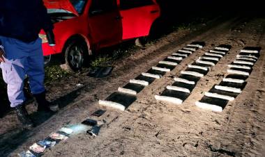 VIAJABA CON MÁS DE 30 “PANES” DE MARIHUANA OCULTOS EN SU VEHÍCULO 