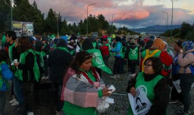 ATE YA BLOQUEA EL AEROPUERTO DE BARILOCHE Y LOS CAMINOS AL LLAO LLAO ANTE LA VISITA DE MILEI