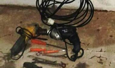 INTENTABA VENDER LO QUE SUSTRAJO, LO DETUVIERON 