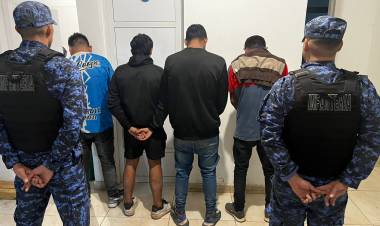 DEMORARON A 8 PERSONAS POR DESORDEN EN LA VÍA PÚBLICA 