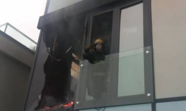 BOMBEROS CONTROLAN INCENDIO EN HOTEL HOWARD JOHNSON 