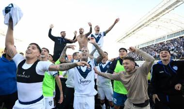COPA DE LA LIGA: CON UNO MENOS, VÉLEZ HIZO EL AGUANTE Y ES EL PRIMER FINALISTA