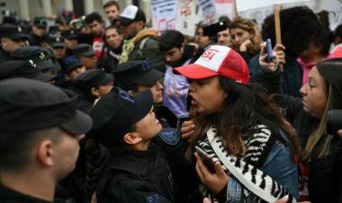 LA IZQUIERDA RECLAMÓ UN PARO Y MOVILIZACIÓN PARA EL DÍA QUE EL SENADO TRATE LA LEY BASES