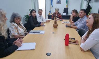 LA MINISTRA NAIDENOFF SE REUNIÓ CON  MIEMBROS OFICIALES DEL CONSEJO DE EDUCACIÓN