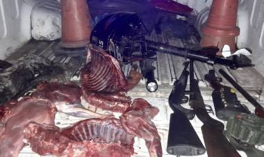 EFECTIVOS RURALES SECUESTRARON VARIAS ARMAS DE FUEGO Y UN CANOBOTE 