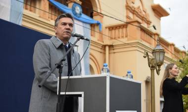 EL GOBERNADOR ZDERO ACOMPAÑÓ EL ACTO CENTRAL POR EL 114° ANIVERSARIO DE VILLA ÁNGELA