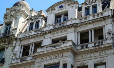 PARA LA UIA, "ESTAMOS MAL, PERO VAMOS BIEN"