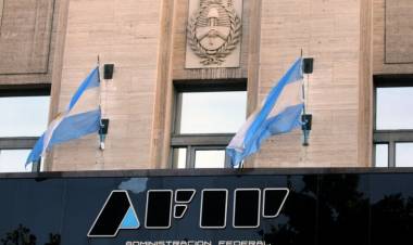 SE RECAUDA MENOS POR IVA PERO MÁS POR GANANCIAS