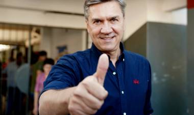 EL GOBERNADOR ZDERO ANUNCIÓ EL PAGO DEL AGUINALDO