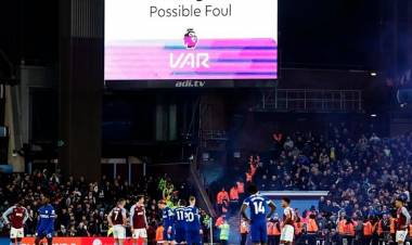 LA PREMIER LEAGUE APROBÓ LA CONTINUIDAD DEL VAR