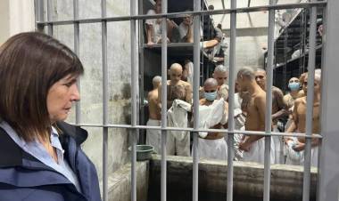 BULLRICH VISITÓ EL PENAL DE MÁXIMA SEGURIDAD MÁS GRANDE DE EL SALVADOR Y SE REUNIRÁ CON BUKELE