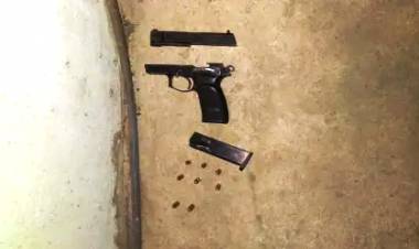 UNA MUJER POLICÍA ESTABA DE REHÉN Y BAJO AMENAZA POR SU PAREJA: FUE DETENIDO