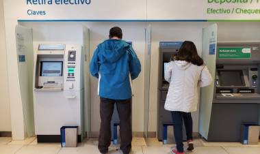 PRONOSTICAN MÁS RETRASO SALARIAL