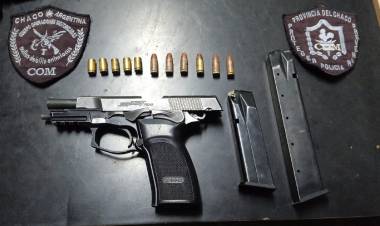 DEMORAN A TRES JÓVENES ARMADOS 