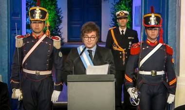 MILEI SOLO LOGRÓ UN ACTO FRÍO PARA UN PACTO DEVALUADO