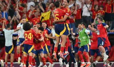 EUROCOPA: DE LA MANO DEL SUPERPIBE YAMAL, ESPAÑA DERROTÓ A FRANCIA