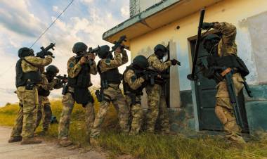 INTENTABA ATENTAR CONTRA SU VIDA, PERO LOS EFECTIVOS LO IMPIDIERON 