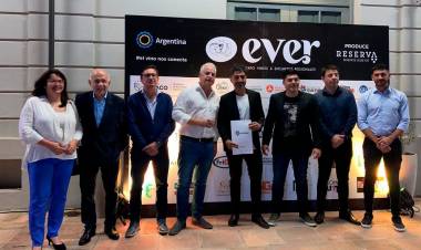 MUSEO DE CIENCIAS NATURALES: EL GOBIERNO PROVINCIAL ACOMPAÑÓ LA AVANT PREMIERE DE EVER