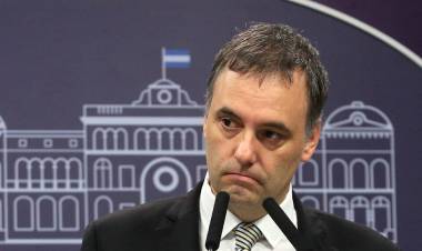 AHORA ADORNI PREFIERE SER CAUTELOSO