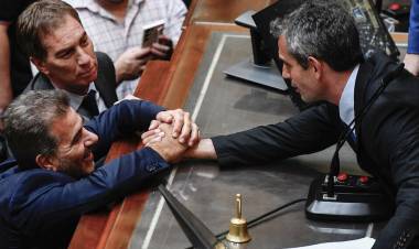 EL PRO Y LLA SE PELEAN EN DIPUTADOS PARA VER QUIÉN PROSCRIBE PRIMERO A CRISTINA KIRCHNER