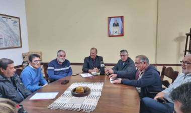 EL INTENDENTE ADALBERTO PAPP SE REÚNE CON LA FEDERACIÓN DE AUTOMOVILISMO CHAQUEÑO PARA ORGANIZAR LA PRÓXIMA COMPETENCIA EN VILLA ÁNGELA