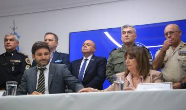 PATRICIA BULLRICH SE REÚNE CON MAXIMILIANO PULLARO EN ROSARIO