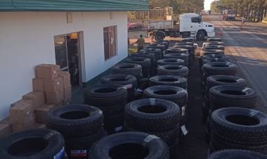 INTERCEPTAN UN VEHÍCULO QUE TRANSPORTABA MAS DE 500 ENCOMIENDAS CON PRODUCTOS SIN AVAL 