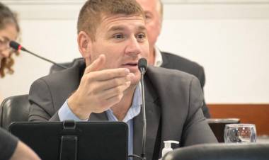 APARECIÓ CAPITANICH A PURA VIOLENCIA Y PRESIONANDO A SUS DIPUTADOS