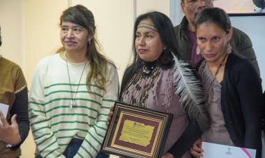 LA LEGISLATURA RECONOCIÓ AL GRUPO DE DANZA "RENACER ORIGINARIO" POR SU TRAYECTORIA Y APORTE A LA CULTURA DEL CHACO