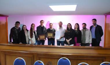 JOVENES EMPRESARIOS DEL CHACO RECIBIERON RECONOCIMIENTO DE LA LEGISLATURA 