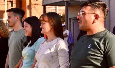 RESIDENCIA ESTUDIANTIL N°1: LA VICEGOBERNADORA SCHNEIDER ACOMPAÑÓ HOY LA CELEBRACIÓN DE LOS ESTUDIANTES