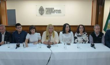 LA LEGISLATURA PREMIÓ ESTE 2024 A CINCO “JÓVENES DESTACADOS” EN EMPRENDEDORISMO, COMPROMISO SOCIAL, LITERATURA, DEPORTE Y DISEÑO 