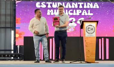 CHOROTIS: EL GOBERNADOR ZDERO INAUGURÓ EL POLIDEPORTIVO Y DIO APERTURA A LA ESTUDIANTINA 2024 