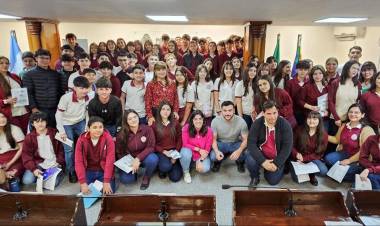LOS DIPUTADOS GALEANO Y GYOKER BRINDARON UNA CHARLA INFORMATIVA A ESTUDIANTES DE GENERAL SAN MARTÍN